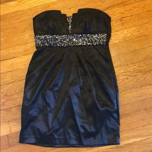 Short cocktail dress with pockets